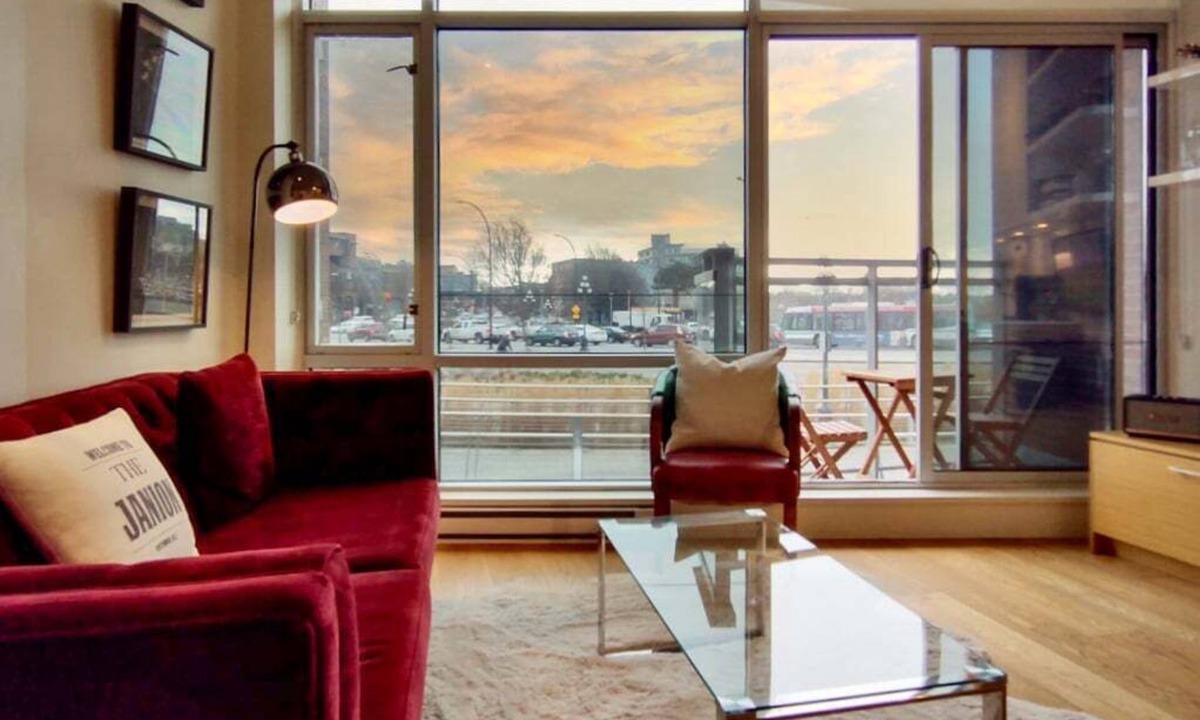 Inner Harbour Condo | Downtown Charming Studio, Steps from Everything!