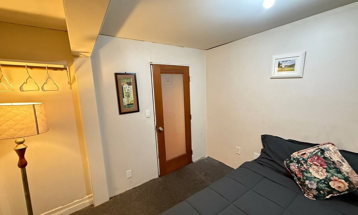 Surrey Bed & Breakfast | Downtown Private 2 Bedroom Independent Suite