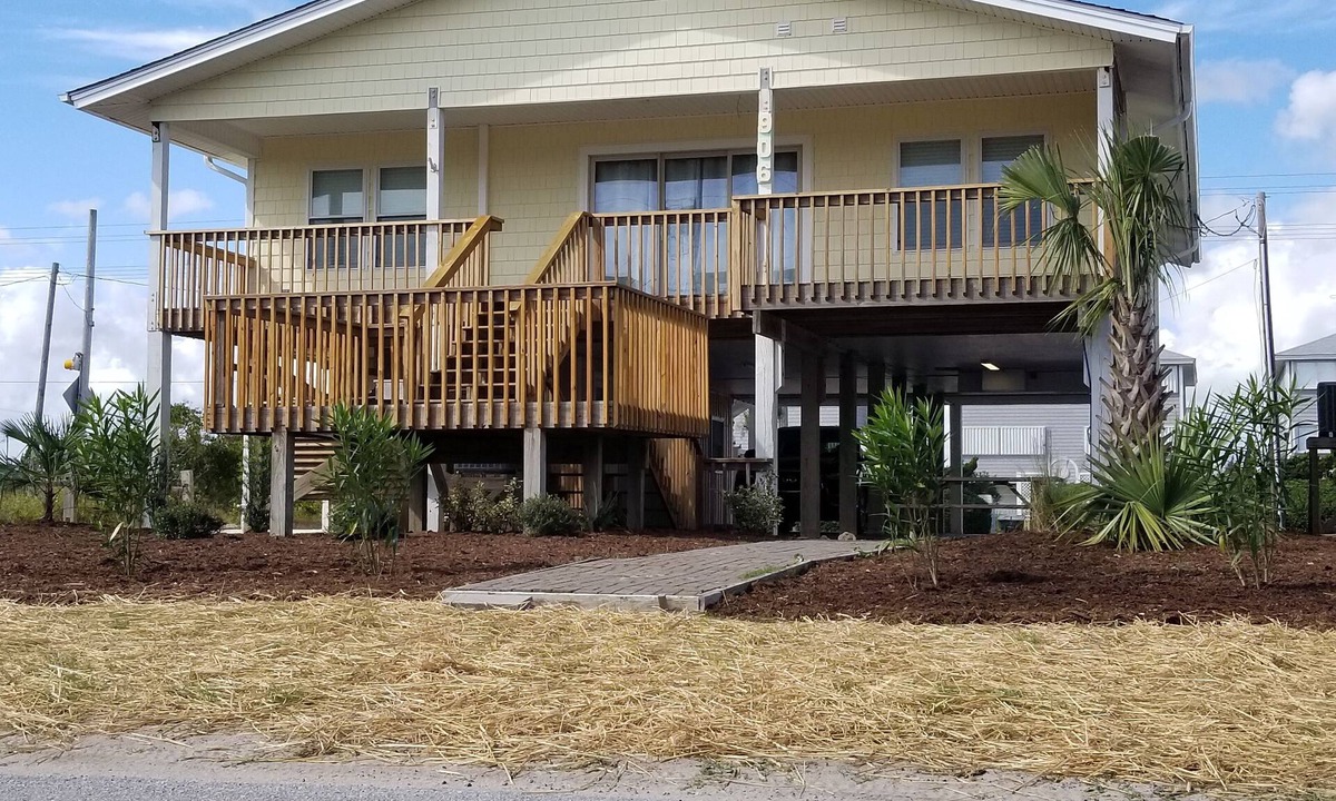 Topsail Beach House | Downtown Topsail Beach, Ideal for small family.