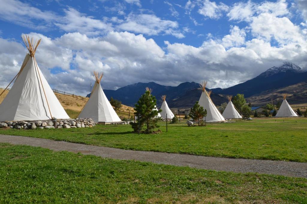 Gardiner Hotel | Dreamcatcher Tipi Hotel