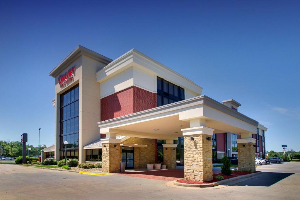 Greensboro Hotel | Drury Inn & Suites Greensboro