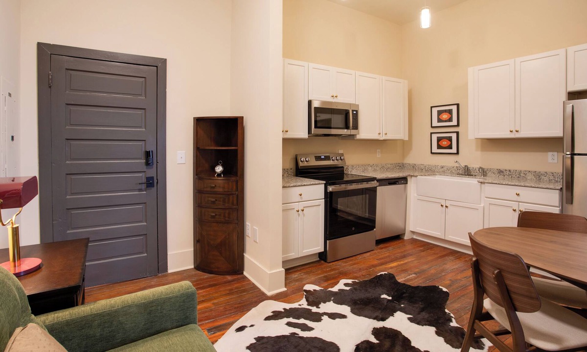 Florence Apartment | Dtwn Florence Studio 1/2 Mi to Regional Med Center