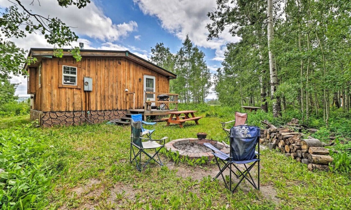 Babb Cabin | Duck Lake Cabin Rental Near GNP