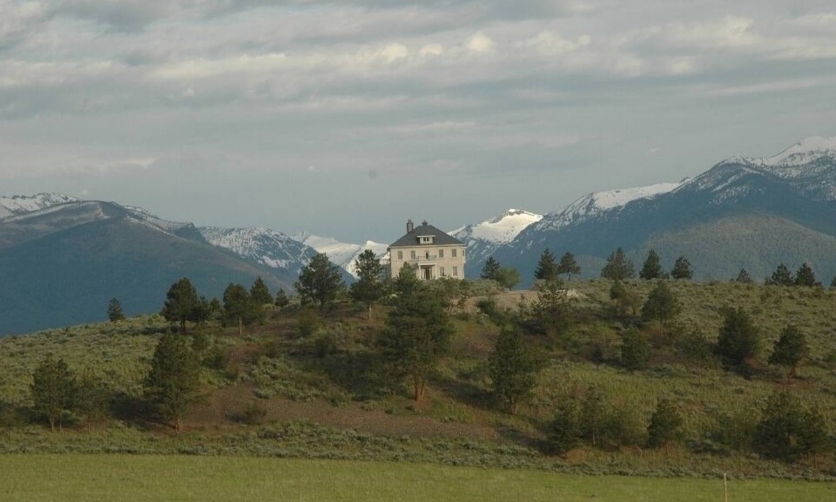 Stevensville House | Eagle's Nest Vacation Rental/ corporate retreat