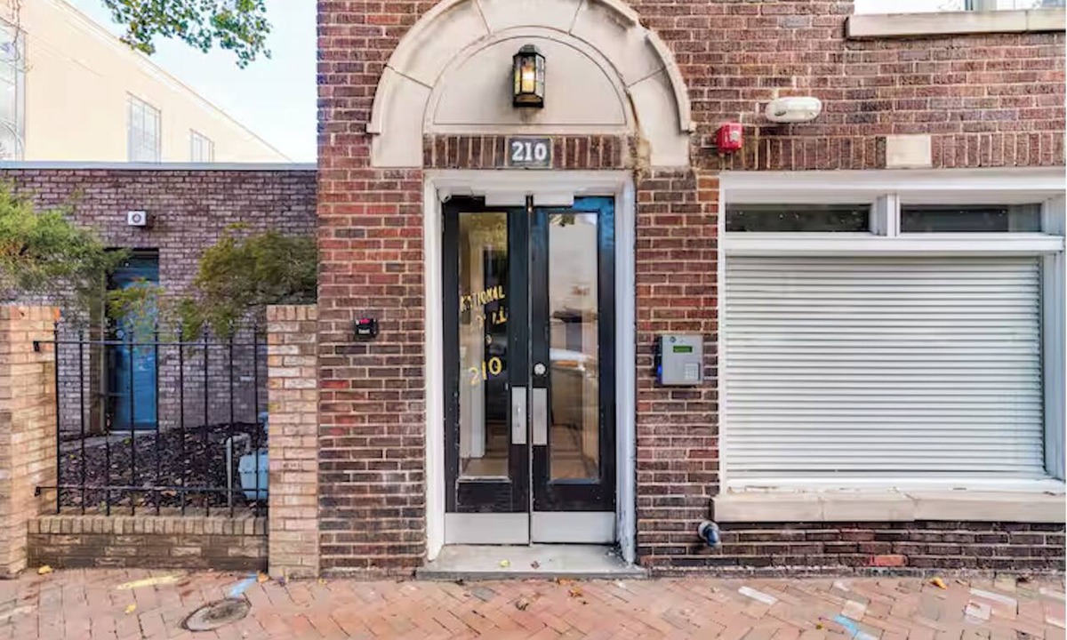 Downtown Richmond Apartment | East Clay Street Lofts Apt 1 - Convention Center