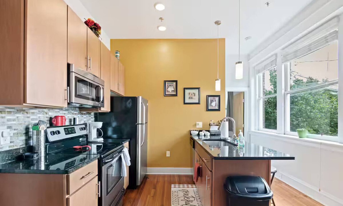 City Center Apartment | East Clay Street Lofts Apt 4 - Convention Center