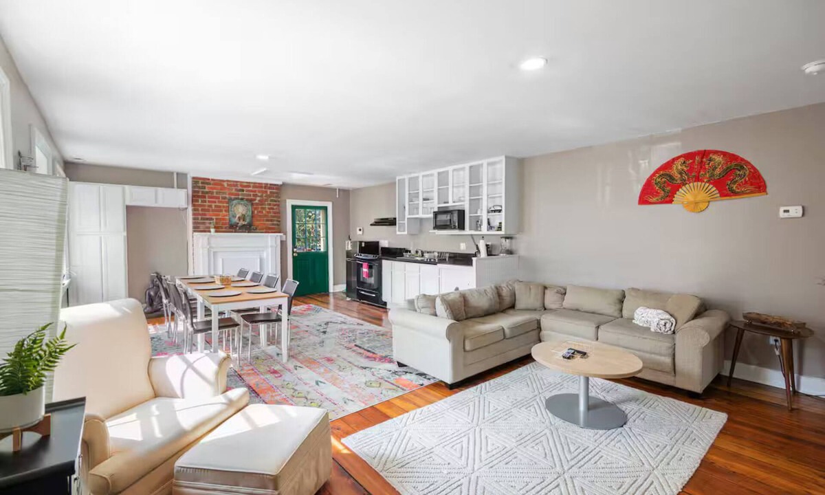 Jackson Ward House | East Clay Street Retreat - Convention Center