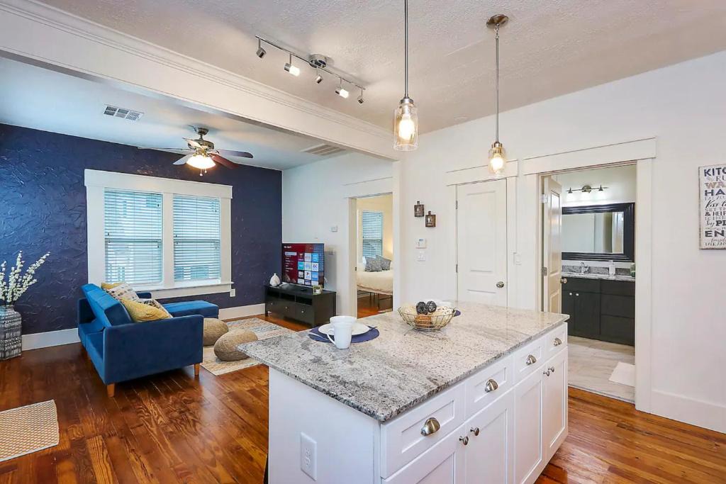 South Central Houston Apartment | East Downtown Private Restored Historic Apartment