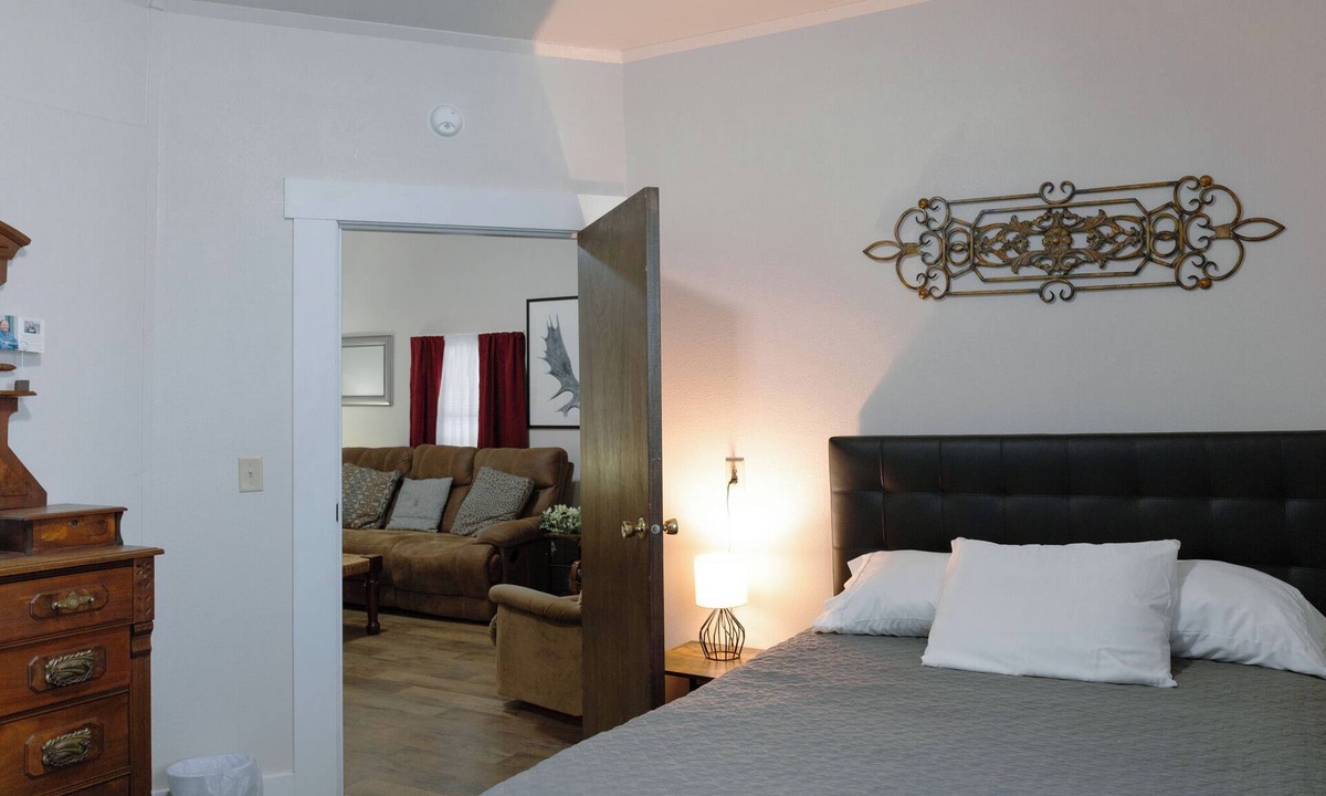 Mobridge House | East Lodge