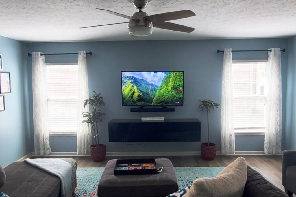 Noblesville House | Easy Living Near Ruoff Music Center