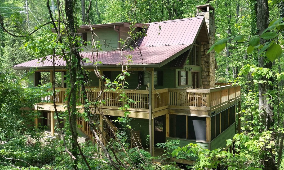 Chalet Village Cabin | ECHO PLACE. A cozy Family Base Camp for Hiking, Skiing, and Area Exploration!