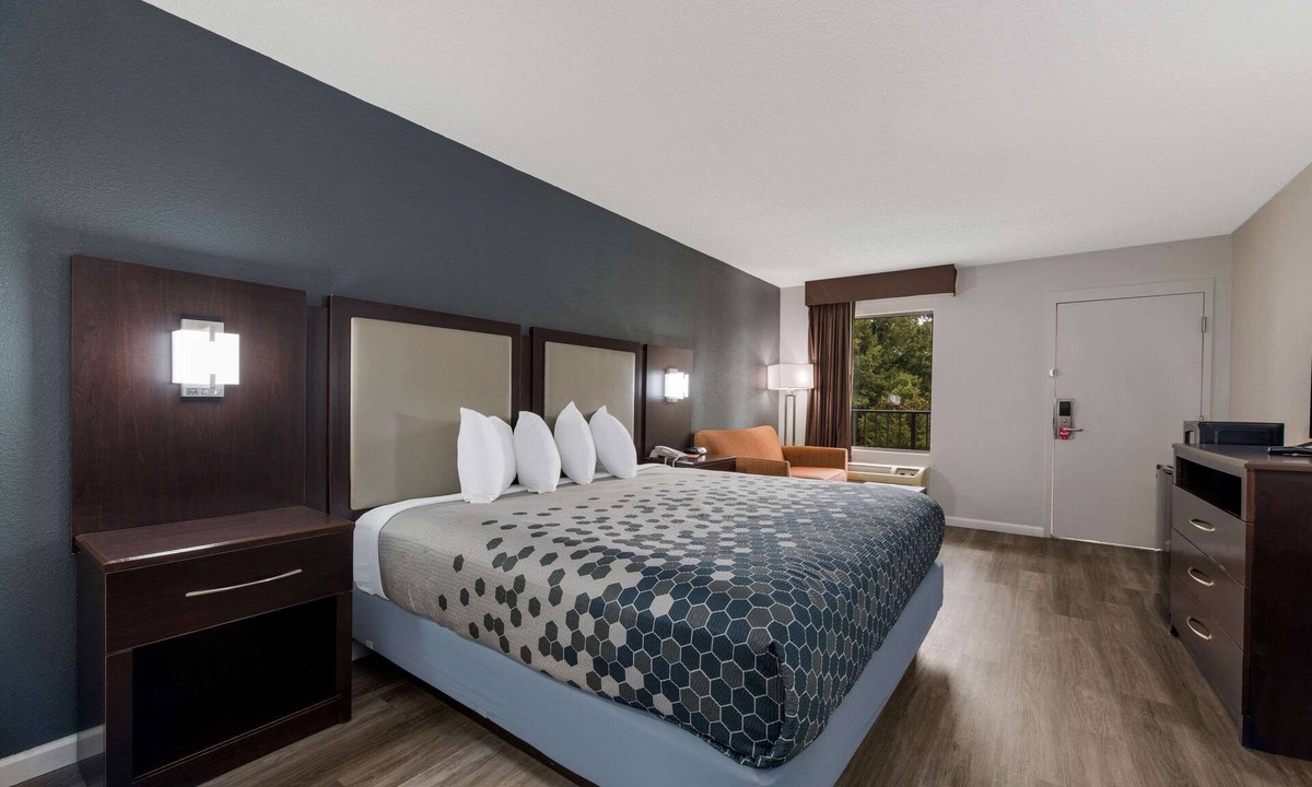 Cheraw Hotel | Econo Lodge Cheraw Market Street
