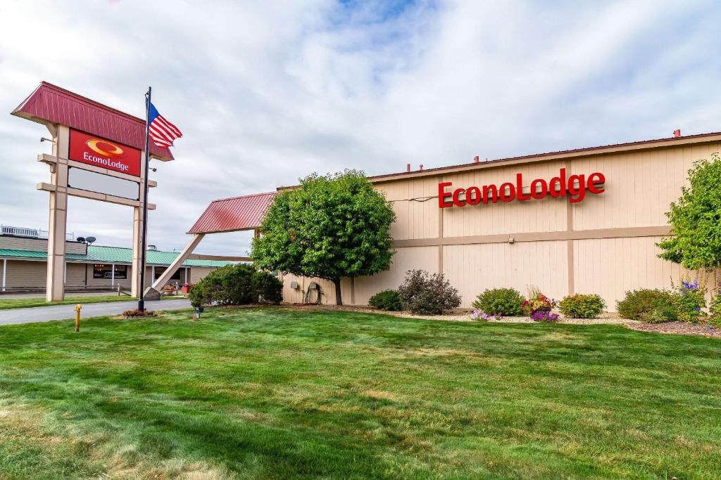 Miles City Cabin | Econo Lodge