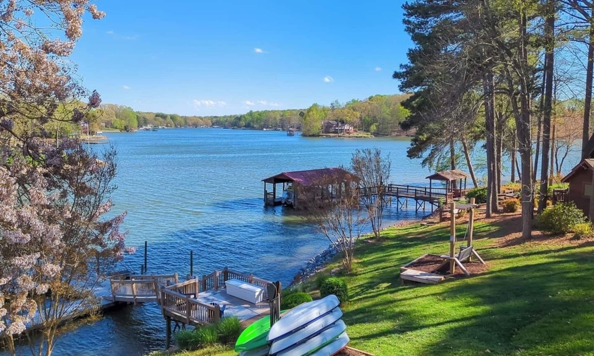 Mount Mourne House | Edgewater Escape - Your ultimate lakefront retreat for unforgettable family fun and relaxation