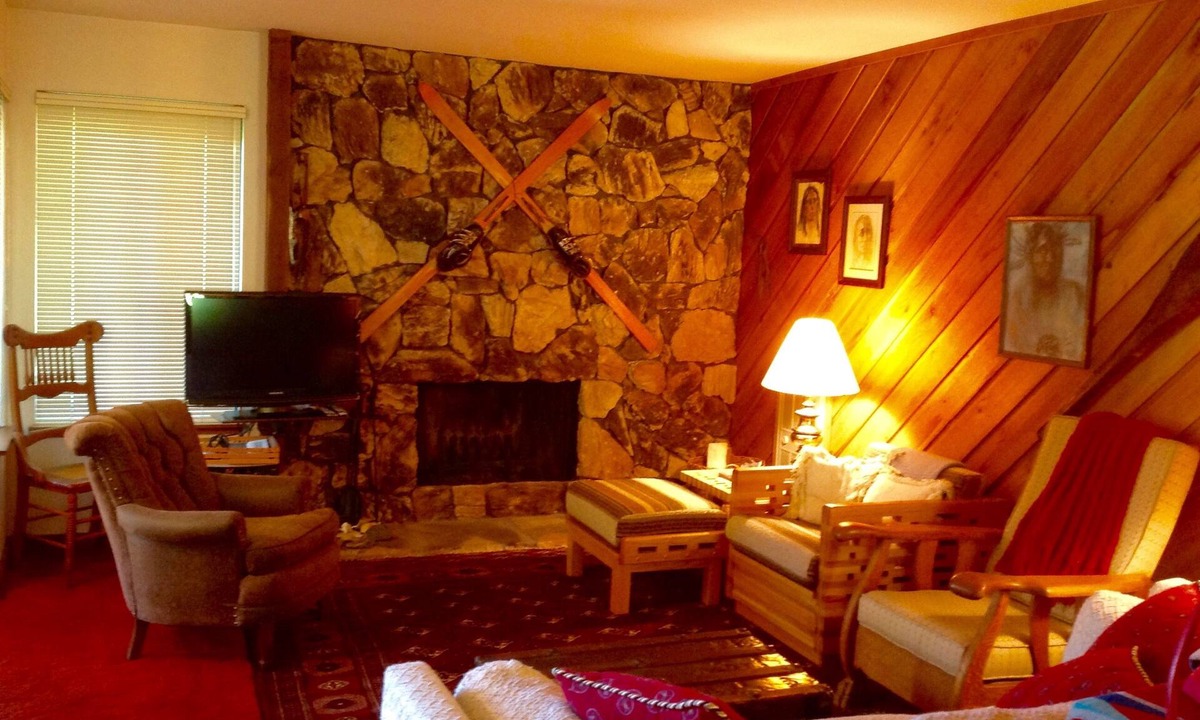 Elkhorn Village Condo | Eklhorn Village in Sun Valley-golf,ski,fish,hike,bike,swim,tennis,art,shop