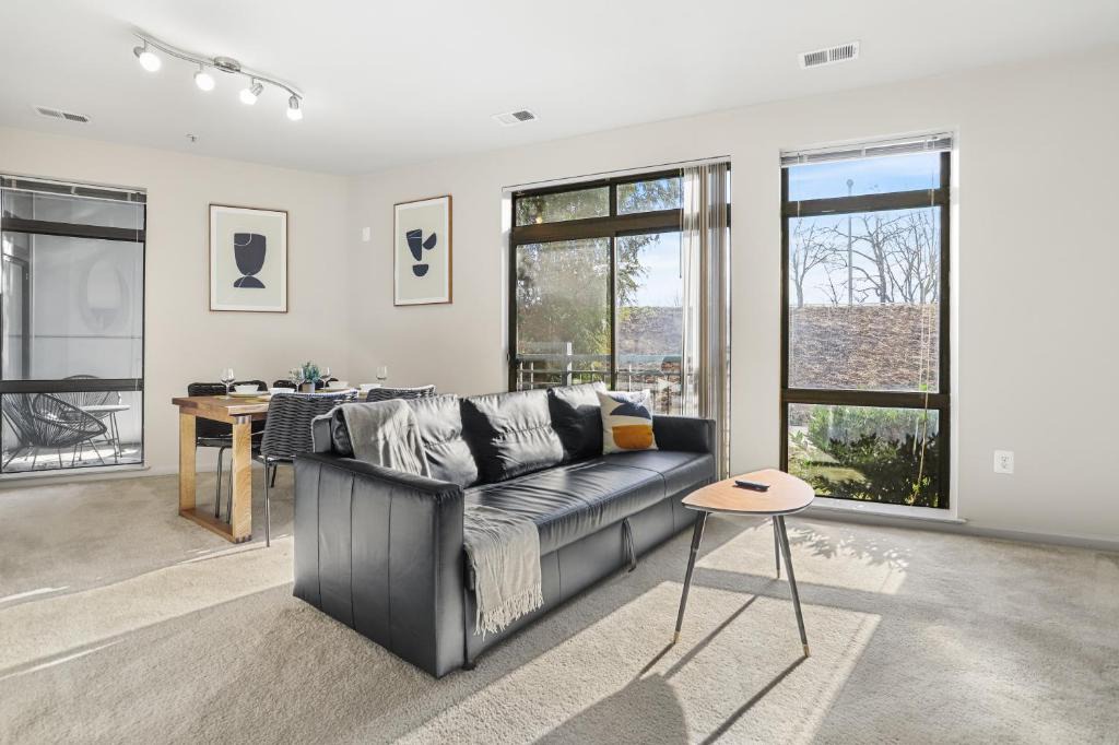 Arlington Apartment | Elegance & Comfort Await You in Our Apt