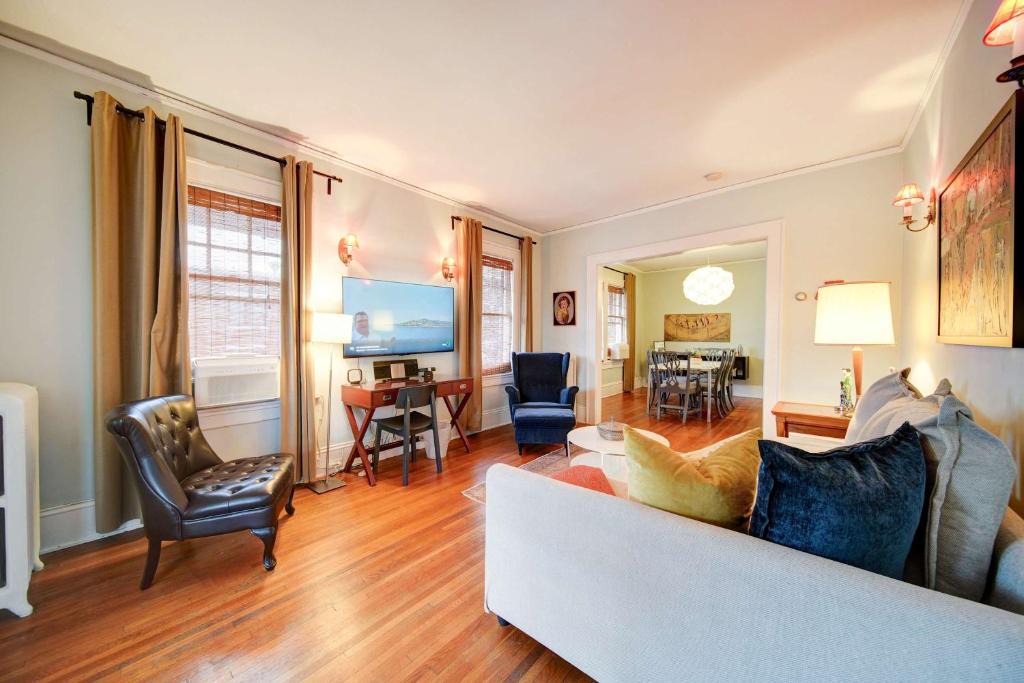 Charlotte House | Elegant 1BR King Condo, Elizabeth-Plaza Midwood