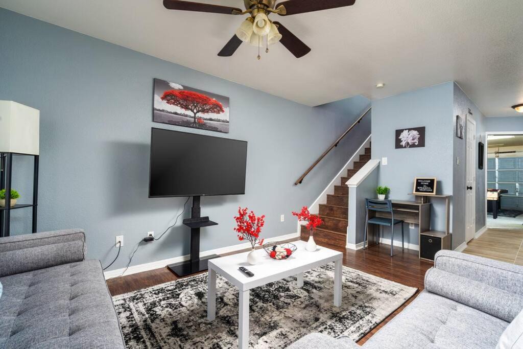 Franklin Park House | Elegant/4miles to Downtown/Gameroom & Firepit