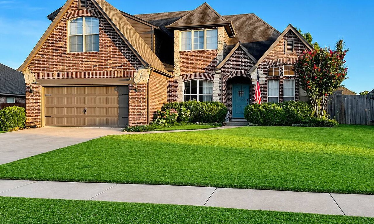 Sapulpa House | Elegant Brick House at Jenks