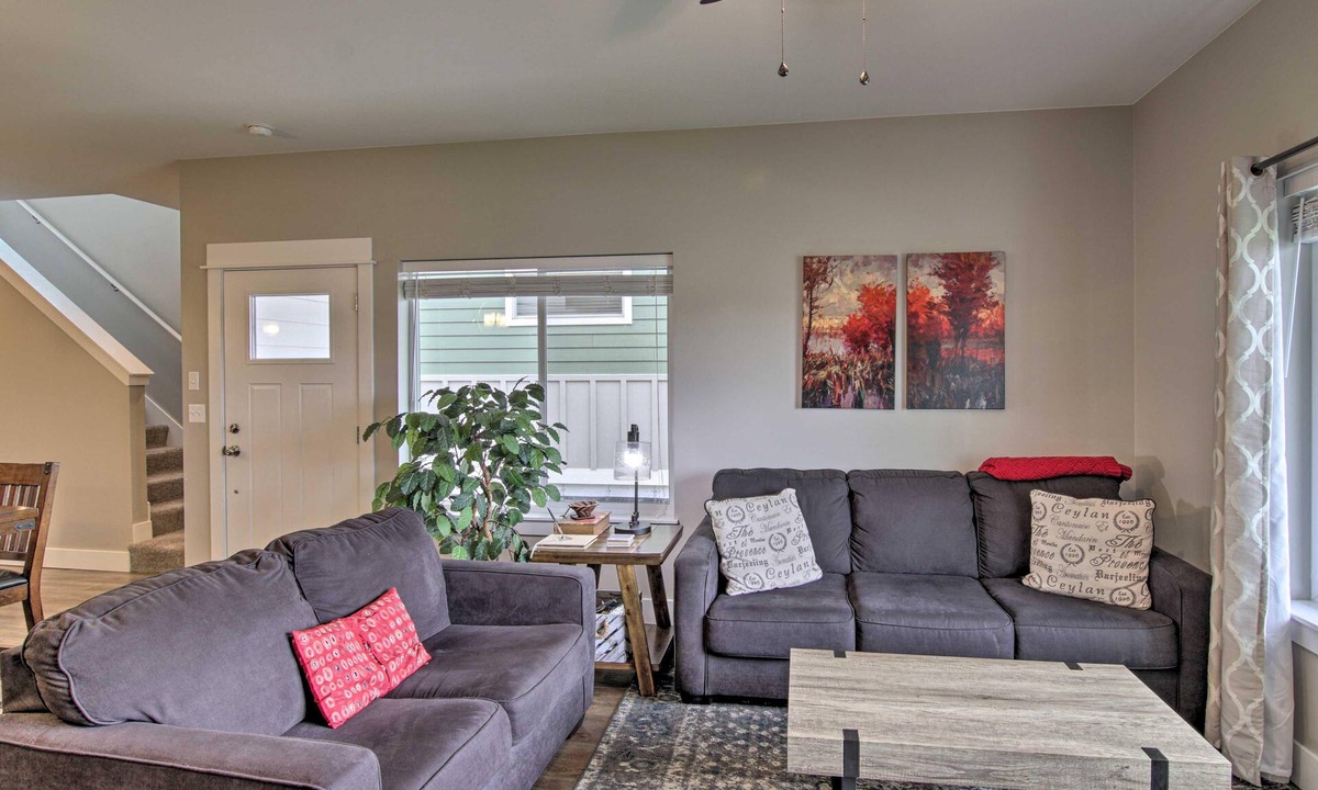 Bozeman House | "Elegant Escape" (KING BED) Minutes From Downtown