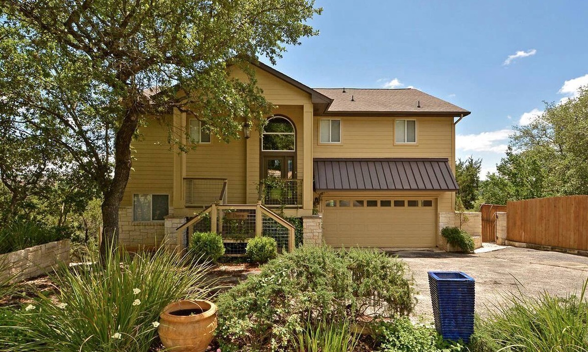 Apache Shores Cabin | Elegant Lake Austin Retreat | Shared Pool, Hilltop Views & Chef's Kitchen