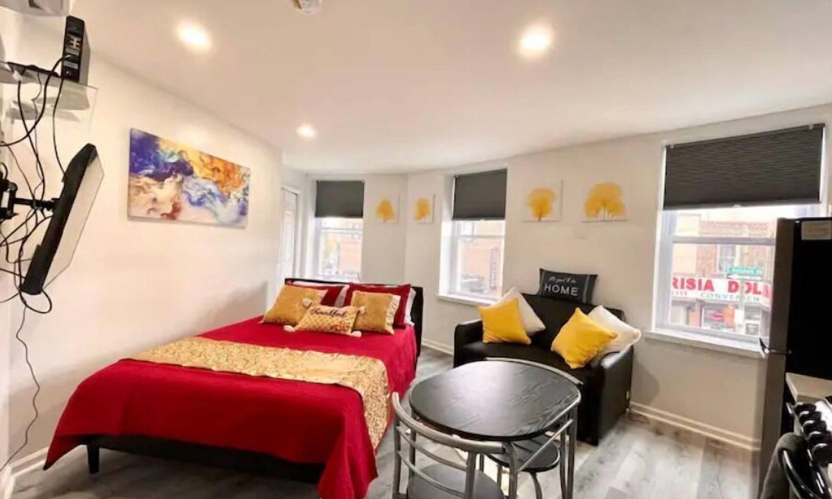 Passyunk Square Apartment | Elegant Square