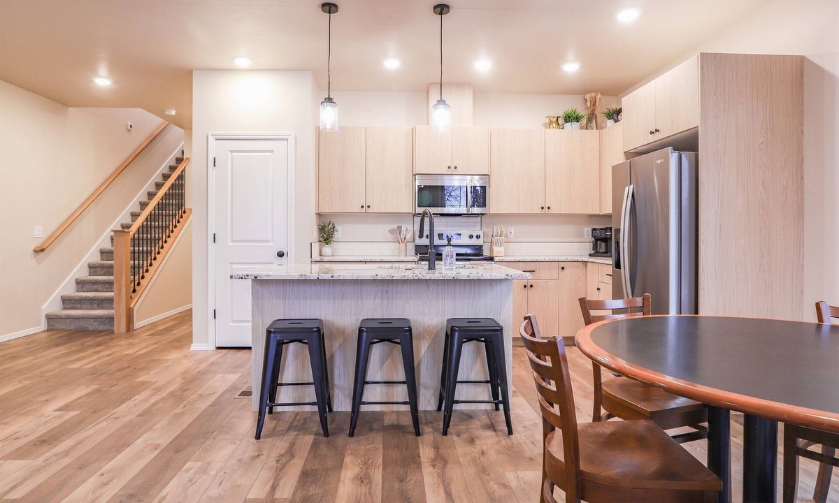 Caldwell House | Elgin Double Duplex|2 Places Next Door|Sleeps 20|Teams|Family|Events|Caldwell