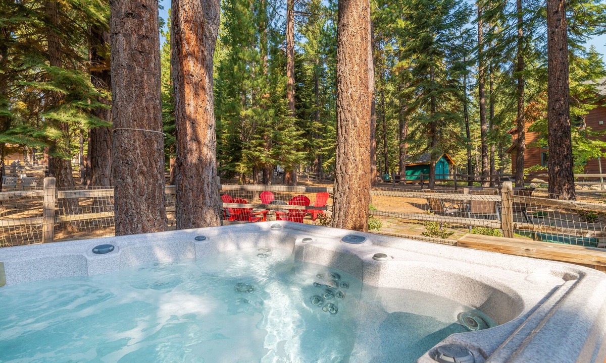 Ridgewood House | Ember Ridge - Lake View w Guest Unit, Hot Tub, Ping Pong, Dog OK