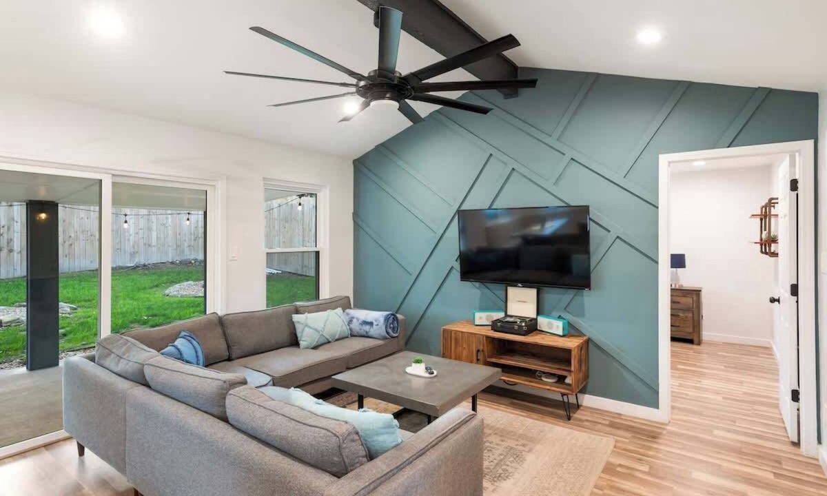 Austin House | Emerald Forrest Escape -3bd/2.5 bth + Pet Friendly
