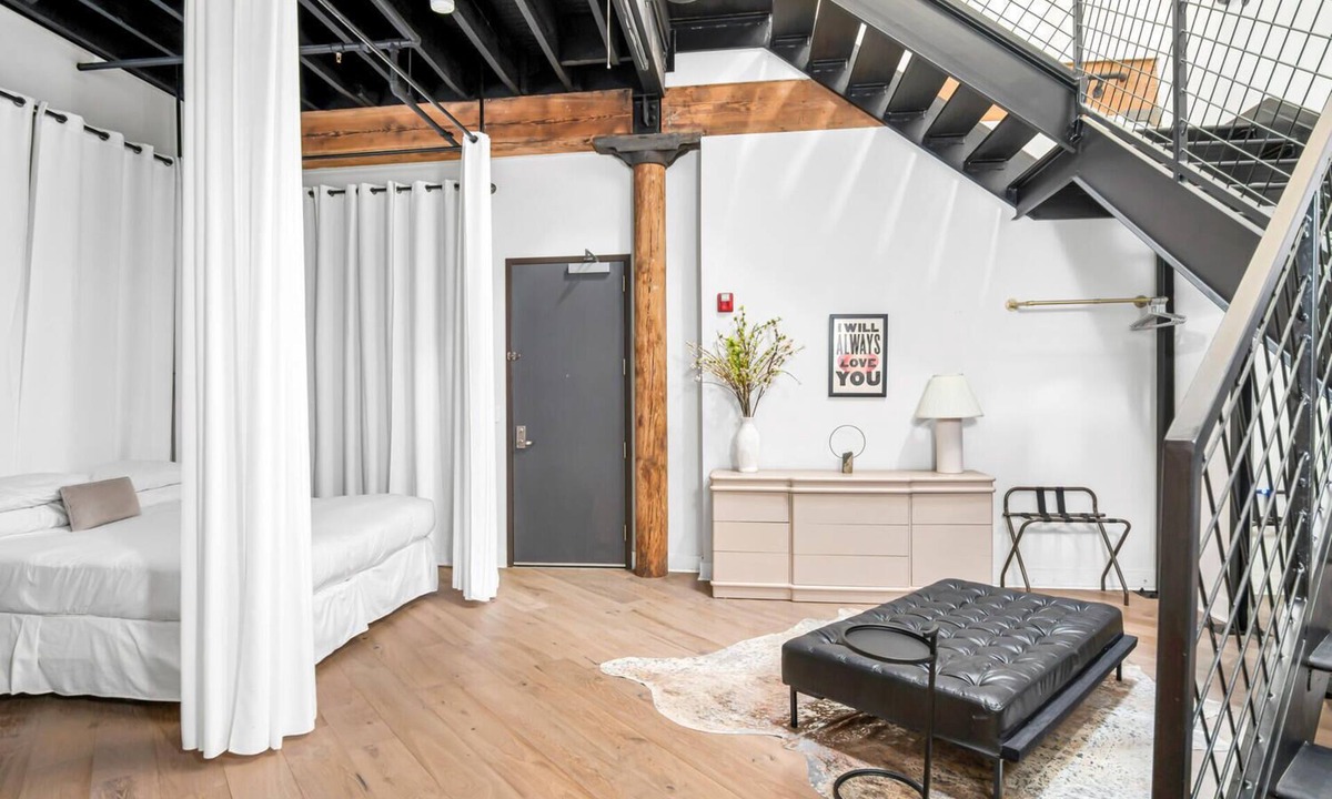 Downtown Nashville Condo | Enjoy extra savings | no rental car needed! Walk to Broadway. Center Stage Loft by Music City Loft.