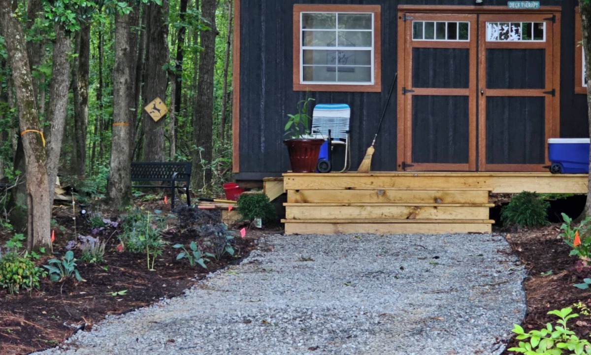 Gumberry Cabin | Enjoyable a cozy cabin in charming Enfield perfect for relaxing stays