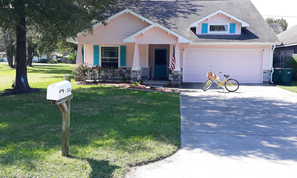 El Lago House | Entire 3 bedroom/2 bathroom cottage.enjoy the beach, near NASA, UHCL, Kemah!
