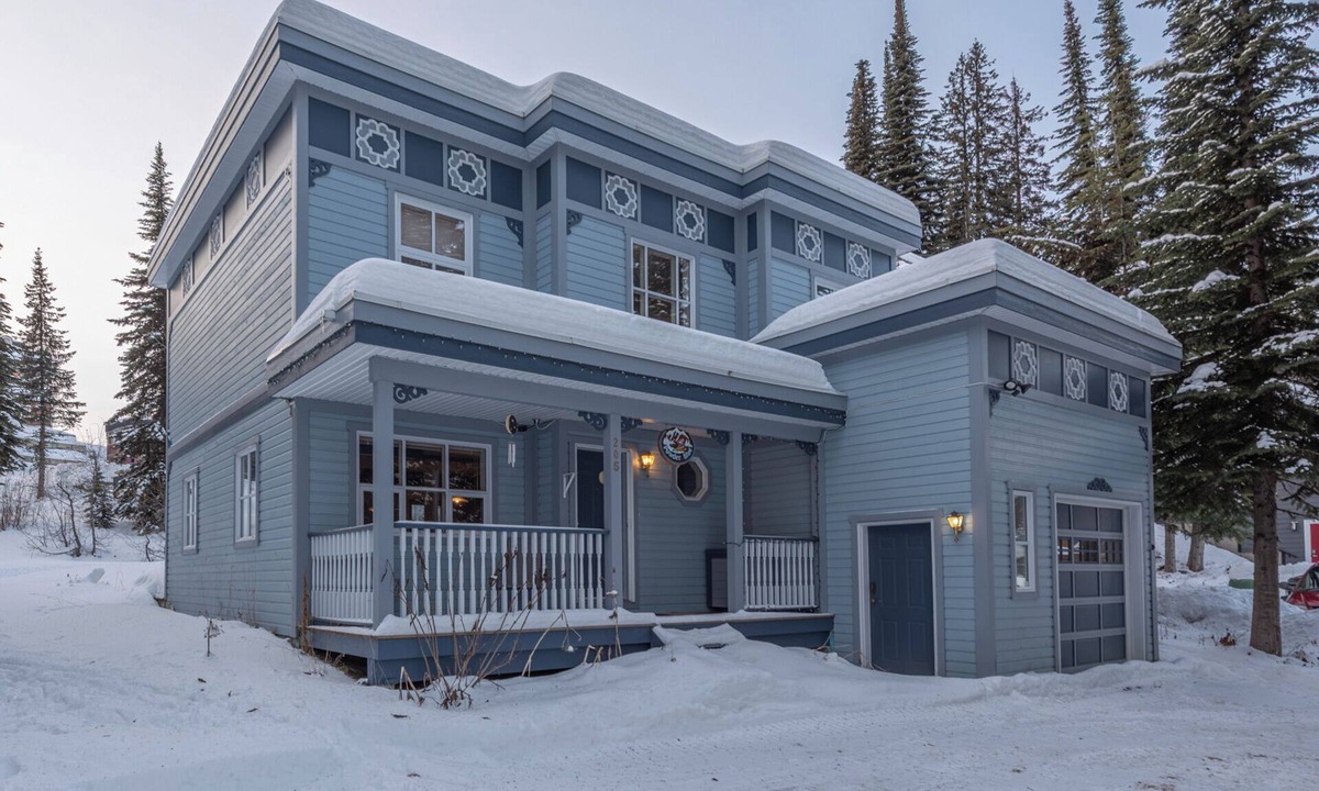 Silver Star Mountain House | Entire 4 Bedroom Home Right on trails - Sauna & Private Hot Tub!