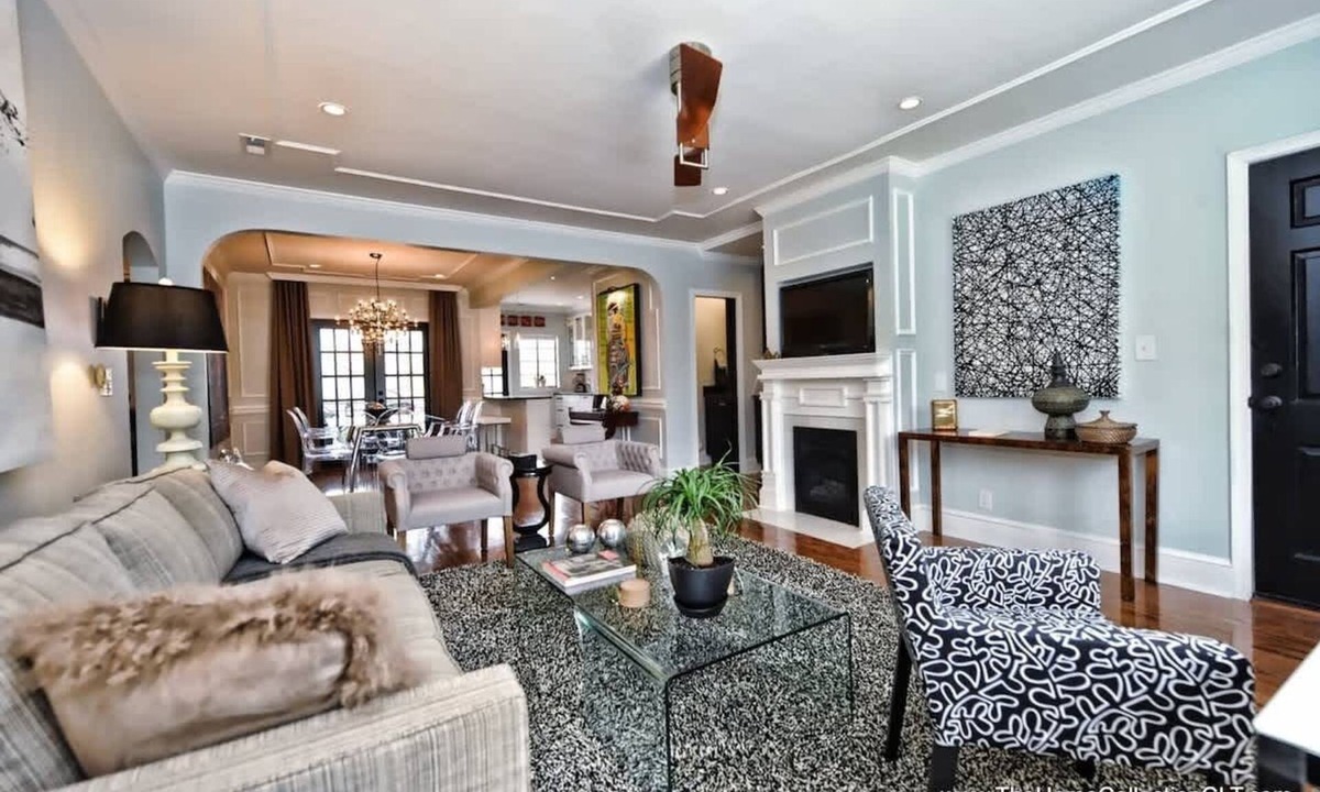 Myers Park Condo | Entire 4BR Two-Unit in Myers Park with Reserved Parking and Porch