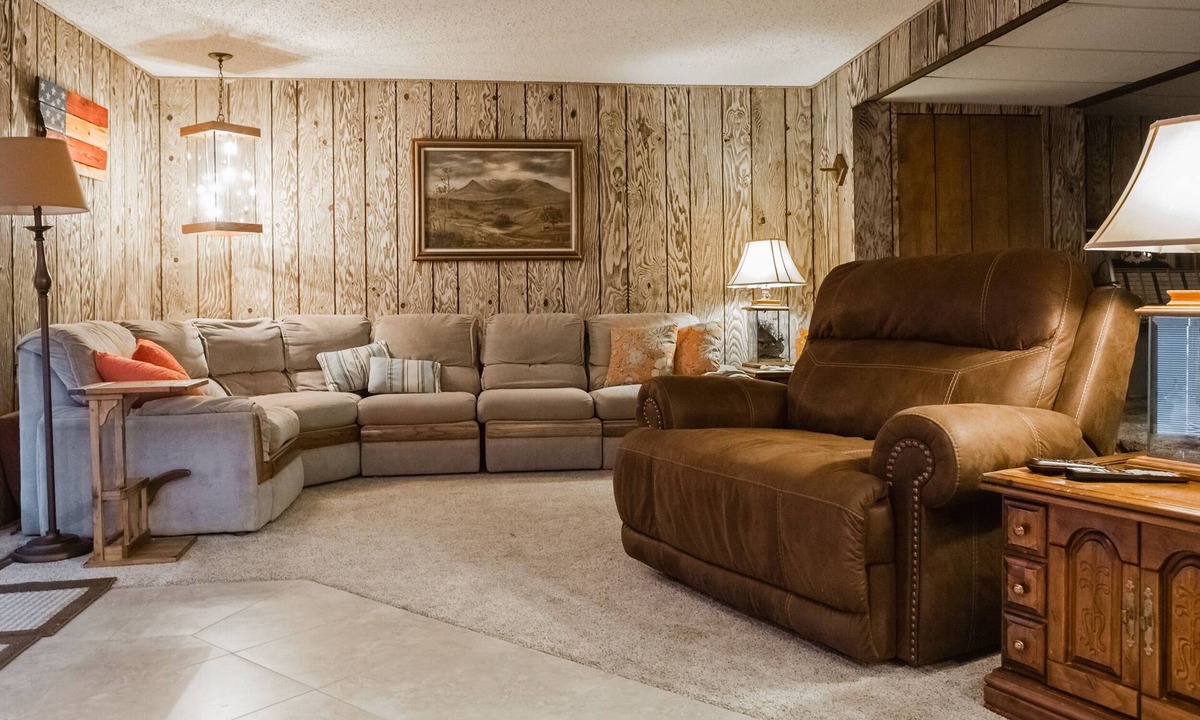 Hill County House | ENTIRE LOWER LEVEL - Mountain Lakeview Lodge