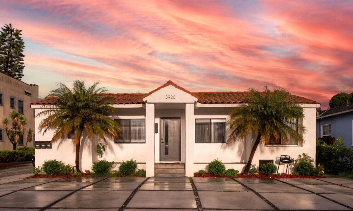 Clarkdale House | Epic Game House w/Backyard Oasis & Grill in Culver City