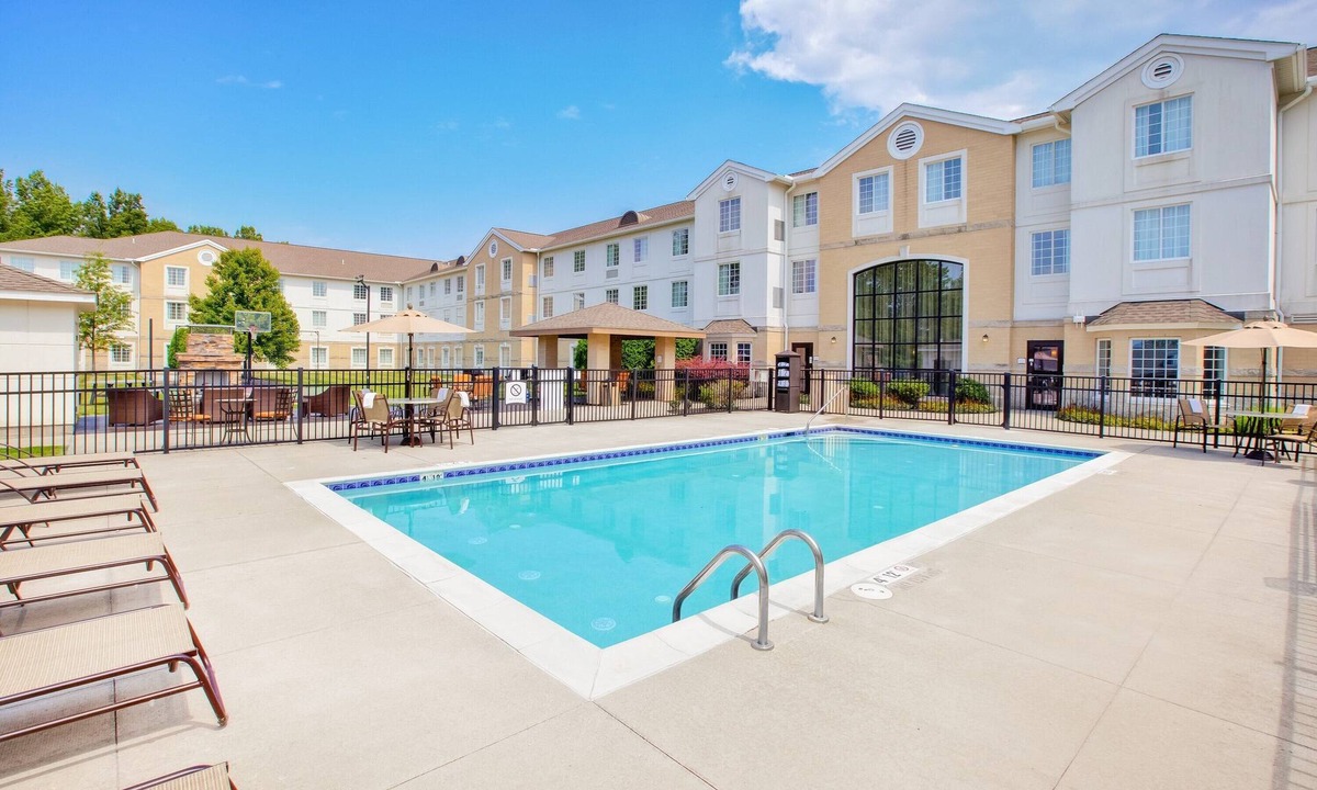Mayfield Heights Condo | Equipped Suite | 24-Hour Business Center, Fitness Center + Free Daily Breakfast