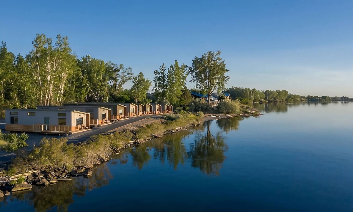 Boardman Hotel | Everything You Need for Your Stay is Here! Relaxing View of Columbia River