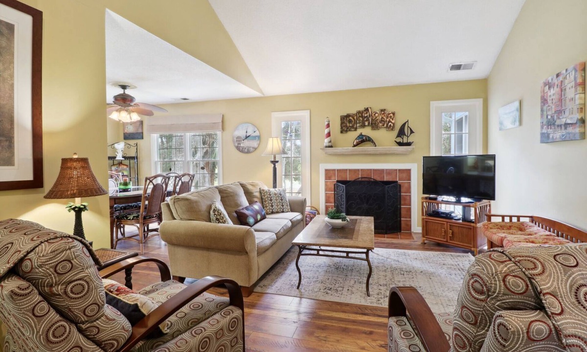 Shipyard Plantation Villa | Evian 200 - Beautiful 2 BR/2BA 2nd Floor Flat.