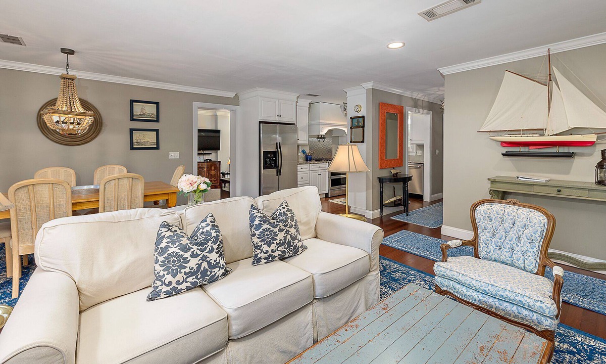 Saint Simons Island House | Excellent Location! Close to Restaurants, Shopping and Beach | Private large backyard | Community Pool Access
