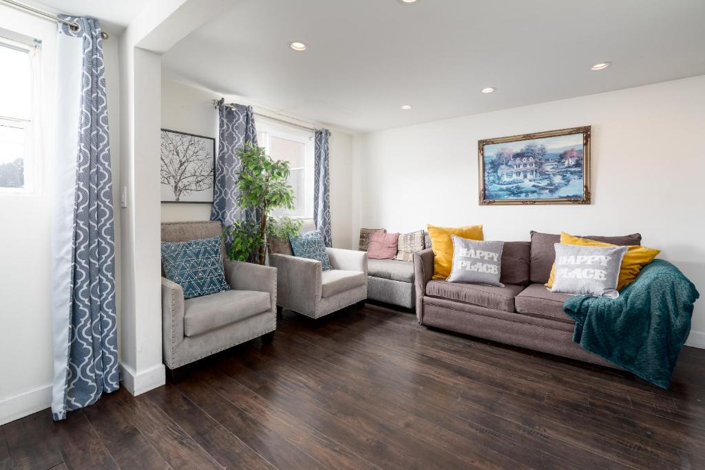 Oakland Apartment | Executive Stay Inn free parking