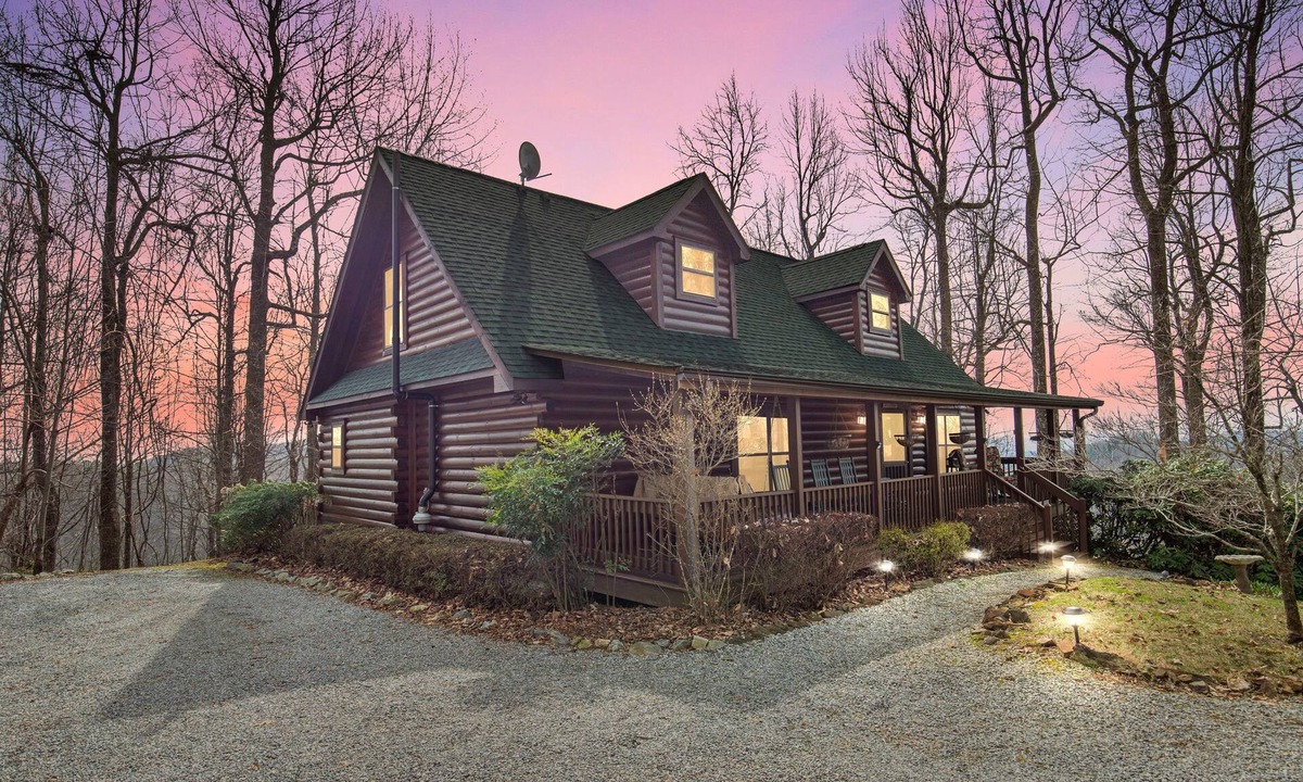 Lynn Cabin | Experience Luxury at The Sanctuary in Hendersonville