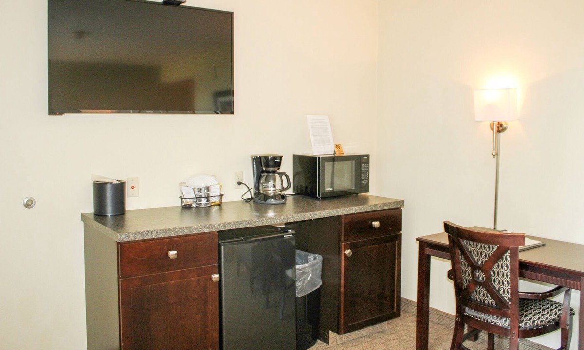 Kelleys Island House | Experience the beauty of Kelleys Island from the Glacier Suite 117