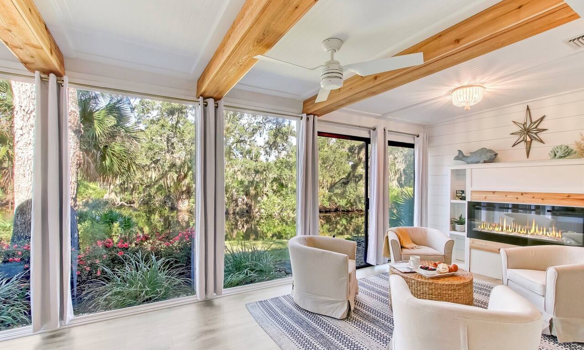 Fernandina Beach Condo | Exquisite Lagoon Villa Only 8-Minute Walk To Beach!