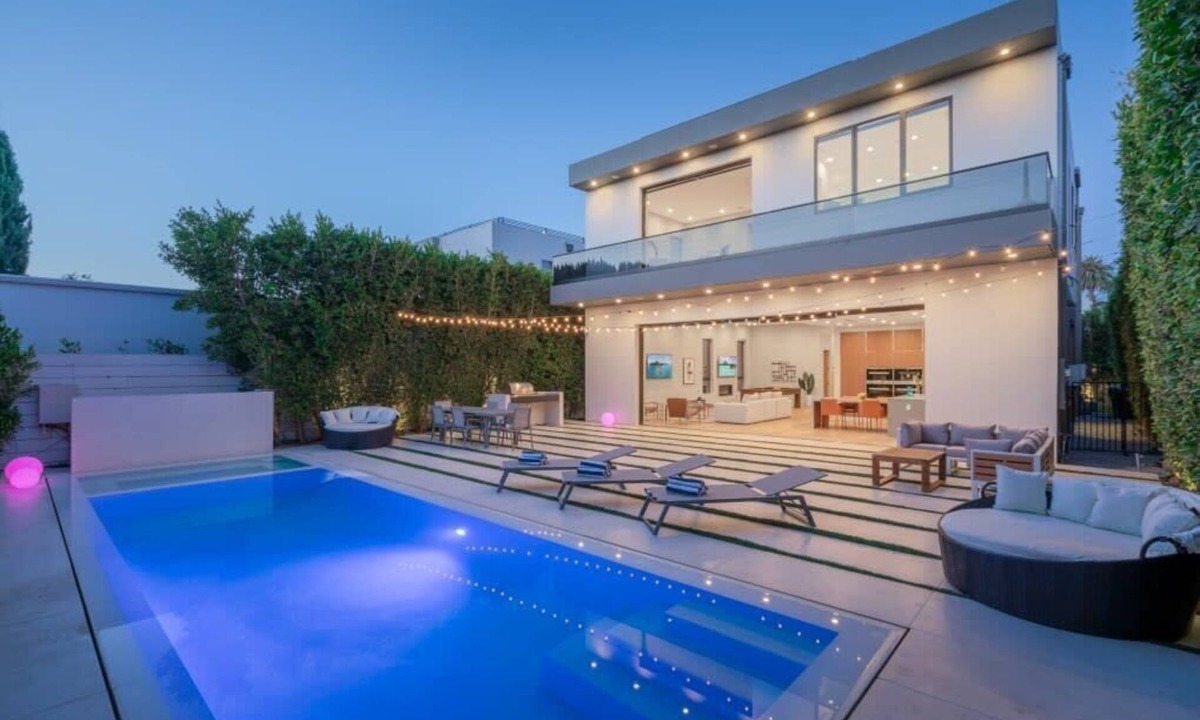 Beverly Grove House | Exquisite Luxury Retreat in WeHo