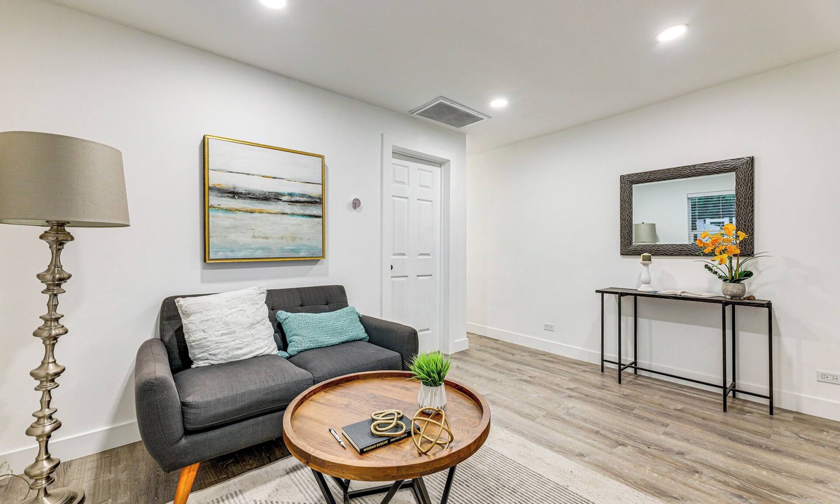 Los Angeles House | Extended Stay in LA! Cozy Home 3 Mi to Downtown