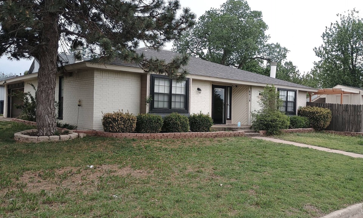 Oklahoma City House | Fabulous 3-bedroom house with hot tub and pool table