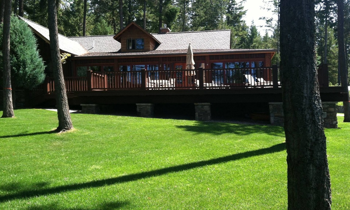 Polson House | FABULOUS Lakefront Property on Rocky Point! Classic cabin with every amenity!