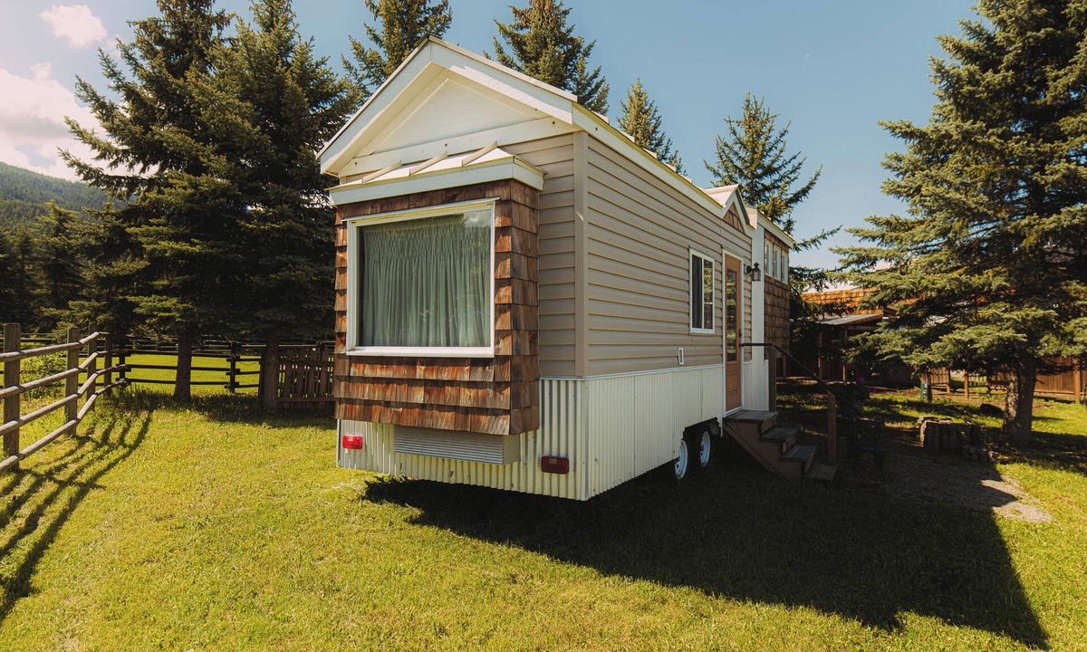 Armstrong Cabin | Fabulous Tiny House with a cottage feel in a farm setting, 3min from Armstrong.