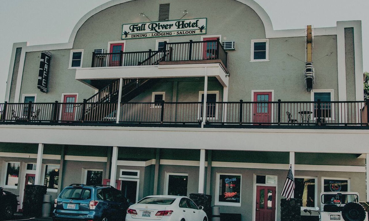 Fall River Mills Hotel | Fall River Hotel and Grazerz Restaurant